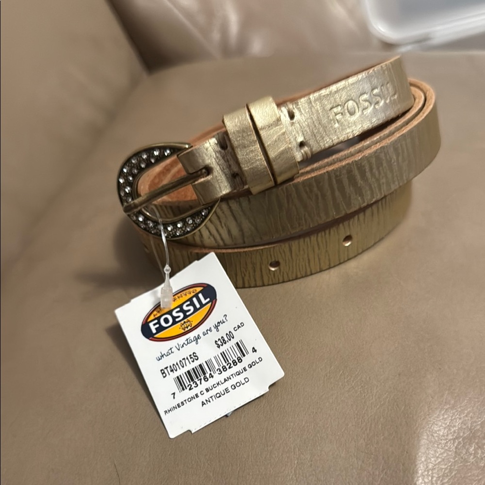 NWT size small 37” Fossil Gold Leather Belt